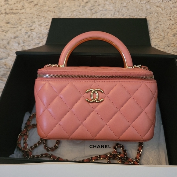 ❌SOLD❌Chanel Pink Small Vanity - Picture 3 of 15